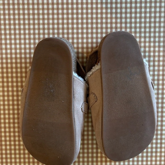 GAP toddler slip on clogs. Size 10 - Picture 10 of 11